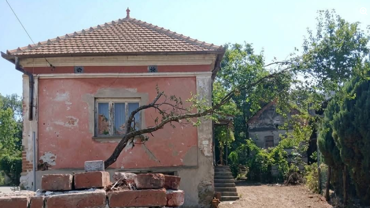 kuce,-bunar-i-12-ari-placa-za-male-pare:-oglas-kod-tumana-privlaci-cenom,-a-evo-sta-ceka-kupca kuce,-bunar-i-12-ari-placa-za-male-pare:-oglas-kod-tumana-privlaci-cenom,-a-evo-sta-ceka-kupca