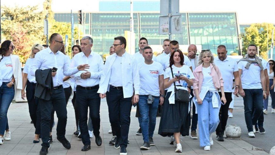 stigla-i-podrska-s-kosova-i-metohije:-predstavnici-srpske-liste-dosli-u-arenu-(foto) stigla-i-podrska-s-kosova-i-metohije:-predstavnici-srpske-liste-dosli-u-arenu-(foto)