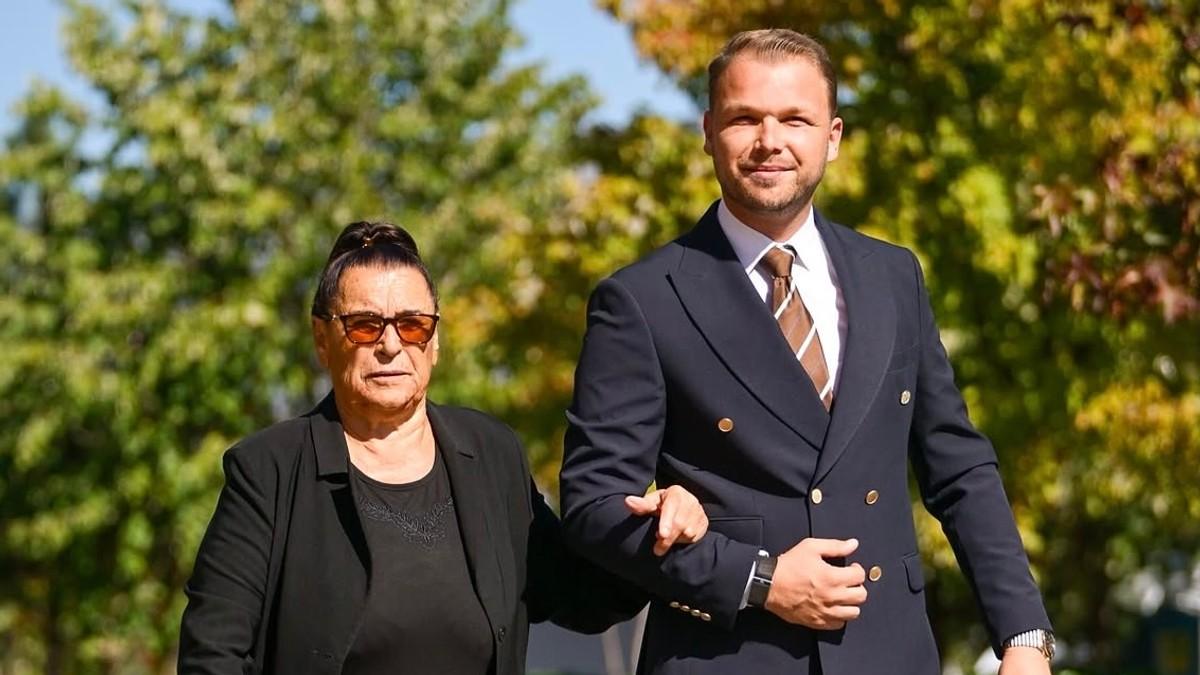 sa-baka-gospom-na-glasanje-stanivukovic-izasao-na-izbore,-nada-se-da-ce-biti-premijer-republike-srpske-(foto) sa-baka-gospom-na-glasanje-stanivukovic-izasao-na-izbore,-nada-se-da-ce-biti-premijer-republike-srpske-(foto)