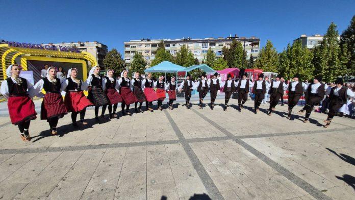 “ekspo-nije-samo-beograd,-vec-cela-srbija”:-leskovac-“zapalio”-ritam-karavana-–-od-cuvene-tradicije-i-gastronomije-do-globalne-pozornice-(video/foto)