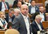 KNEŽEVIĆ NA SKUPU “UJEDINjENA SRBIJA”: Na Vučićevoj strani su Putin, Tramp i Si, a na blokaderskoj – Kurti, Picula i Đukanović knezevic-na-skupu-“ujedinjena-srbija”:-na-vucicevoj-strani-su-putin,-tramp-i-si,-a-na-blokaderskoj-–-kurti,-picula-i-dukanovic