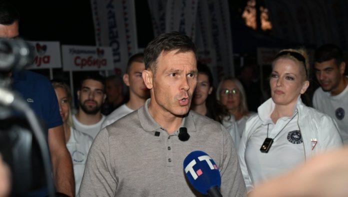 mali-zestoko-o-soskicu-i-blokaderskoj-listi:-“reciklirani-dos-ovi-asovi-koji-su-nam-unistili-zemlju”-(foto)