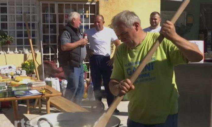 neverovatan-podvig-u-medvedi!-domacin-radisa-skuvao-kacamak-tezak-105-kilograma:-oborio-ginisov-rekord-pred-kuvarima-iz-10-zemalja!-(foto)
