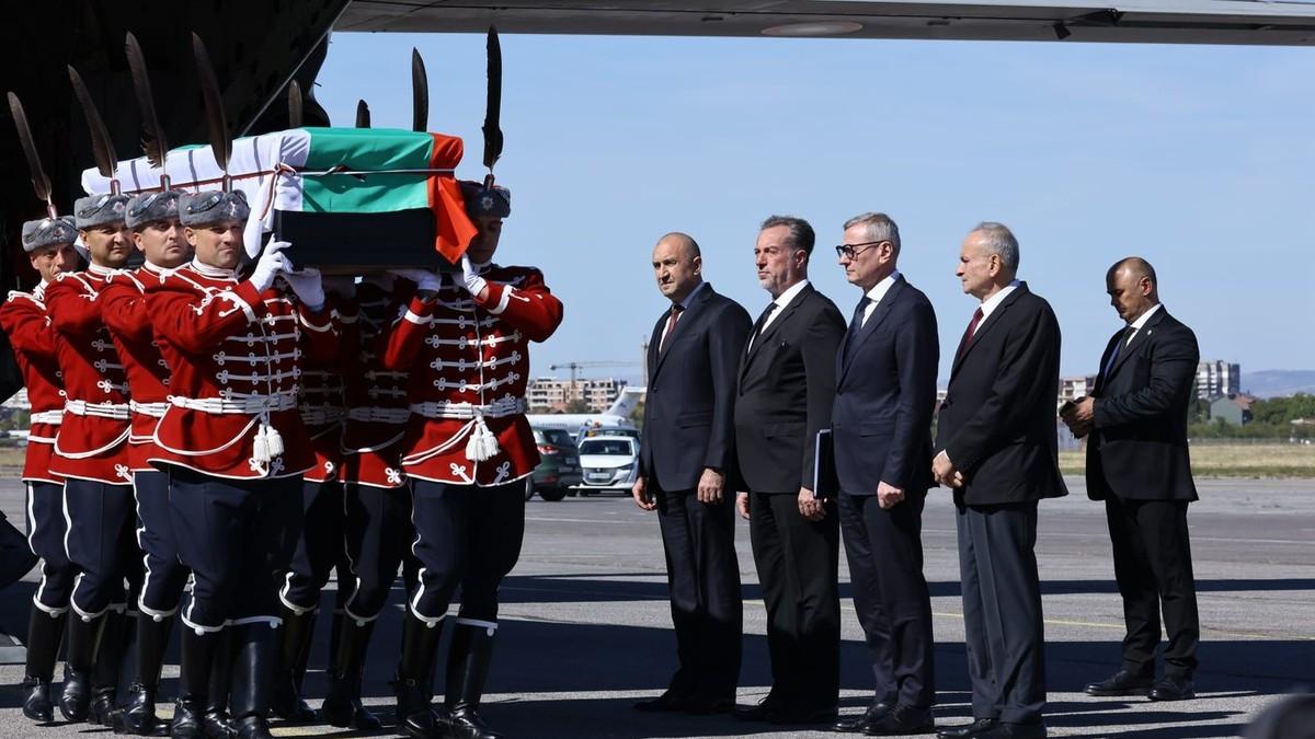 ponovo-kljuca-na-balkanu-zbog-“otimacine”-carske-kosti-zapele-u-grlu:-bukti-sukob-izmedu-srpskih-komsija-nakon-poteza-grcke ponovo-kljuca-na-balkanu-zbog-“otimacine”-carske-kosti-zapele-u-grlu:-bukti-sukob-izmedu-srpskih-komsija-nakon-poteza-grcke