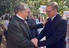 HIT-SCENA! POZNATI GLUMAC DOŠAO DA POZDRAVI VUČIĆA: Ipak ne može baš tako lako da se sakrije! Prepoznajete li ko je to? (VIDEO) hit-scena!-poznati-glumac-dosao-da-pozdravi-vucica:-ipak-ne-moze-bas-tako-lako-da-se-sakrije!-prepoznajete-li-ko-je-to?-(video)