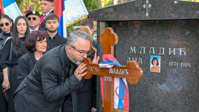 zauvek-odani-ratku-mladicu,-zbogom-generale:-na-topciderskom-groblju-odrzan-pomen-40-dana-od-smrti