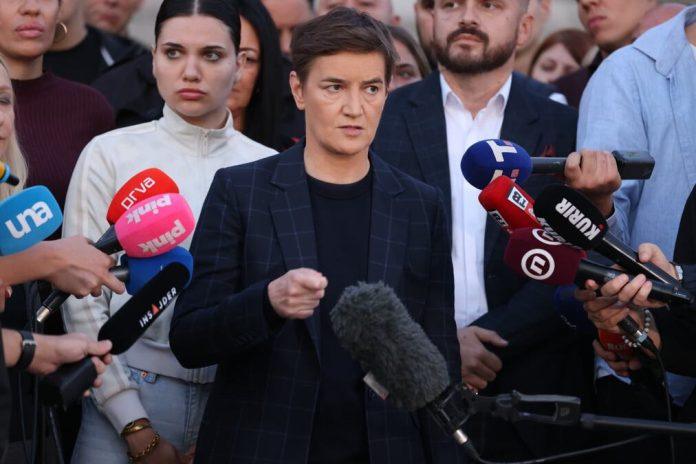 “je-li-to-dovoljno-jasno-ili-da-probam-na-engleskom?!”-brnabic-postavila-na-mesto-blokaderskog-novinara:-videcete-sta-cemo-mi-kao-stranka-uraditi-sa-sapicem