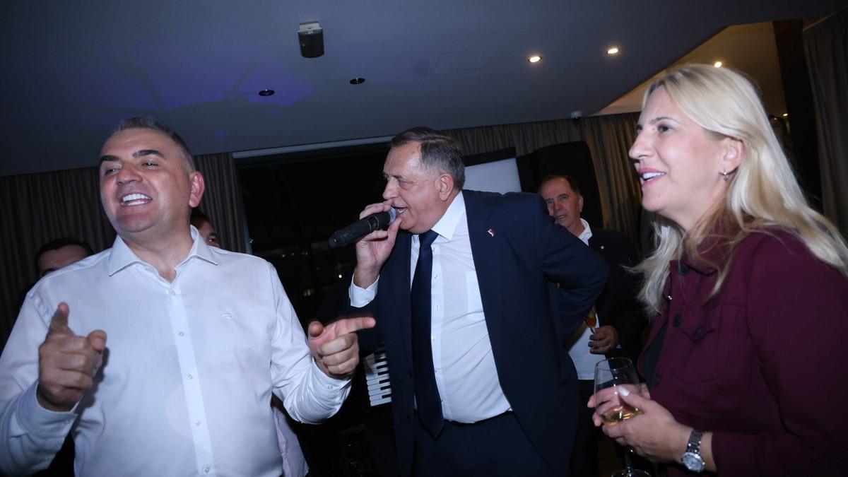 jasno-kome-je-vreme-za-penziju,-dodik-moze-do-mesta-premijera-uprkos-presudi?-sta-se-sve-krije-iza-politicke-bombe-u-bih-i-republici-srpskoj:-“razbijen-je-mit” jasno-kome-je-vreme-za-penziju,-dodik-moze-do-mesta-premijera-uprkos-presudi?-sta-se-sve-krije-iza-politicke-bombe-u-bih-i-republici-srpskoj:-“razbijen-je-mit”