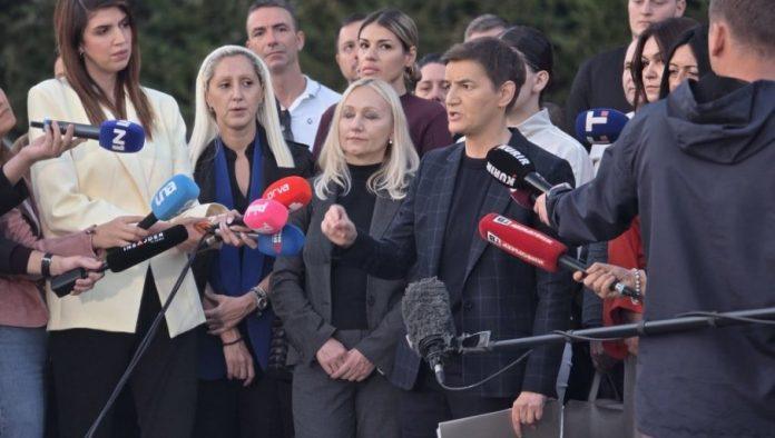 prevara-zvana-studentska-lista-brnabic:-blokaderi-su-nasilnici,-a-sebe-prave-zrtvama,-dok-ih-advokat-crta-e-obucava-za-sukob-sa-policijom