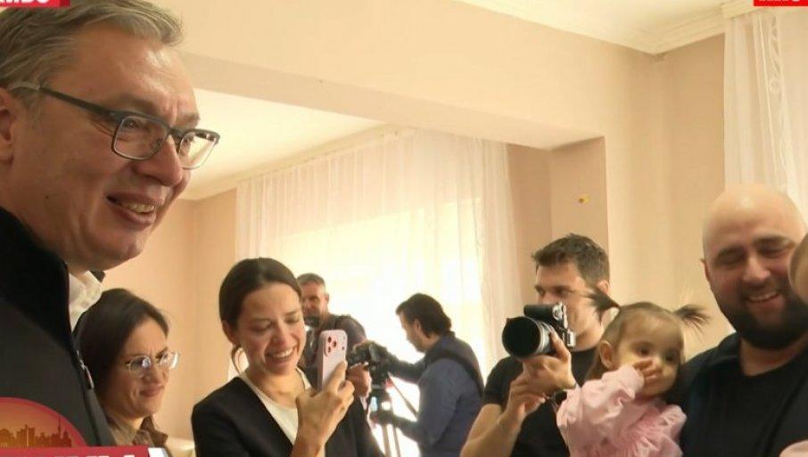 “znas-kako-sam-ja-srecan-sa-jednom-cerkom,-a-ti…”:-emotivni-susret-vucica-sa-porodicom-maksimovic-(video) “znas-kako-sam-ja-srecan-sa-jednom-cerkom,-a-ti…”:-emotivni-susret-vucica-sa-porodicom-maksimovic-(video)