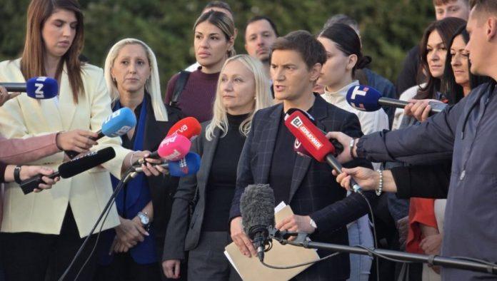brnabic-ispred-parlamenta-porucila:-studentska-lista-je-prevara