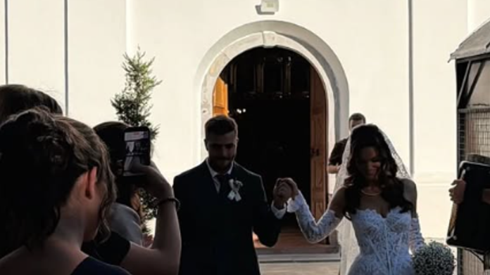(foto)-ozenio-se-nas-poznati-glumac-zavodnik-u-tajnosti-izgovorio-sudbonosno-“da”:-prelepa-mlada-blistala-u-rakosnoj-vencanici