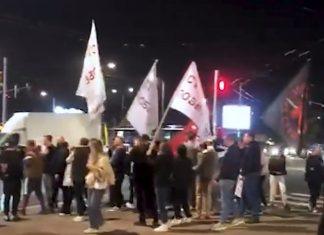 (VIDEO) Policija razdvaja pristalice “Studentske liste” i liste “Ujedinjena Srbija” na Konjarniku: Došlo do tenzija (video)-policija-razdvaja-pristalice-“studentske-liste”-i-liste-“ujedinjena-srbija”-na-konjarniku:-doslo-do-tenzija