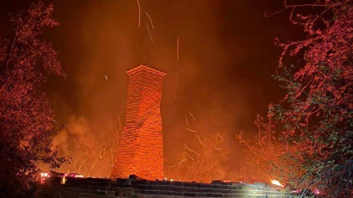 veliki-pozar-u-zagubici-vatra-zahvatila-veliku-povrsinu,-vatrogascima-otezan-pristup:-ima-povredenih-(foto)