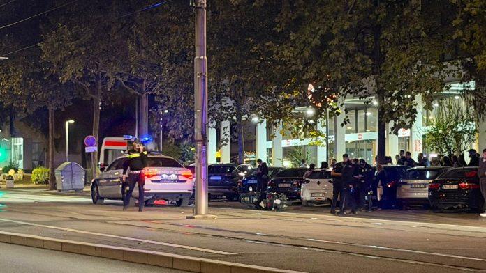 hitna-reanimira-osobu-u-bulevaru-kralja-aleksandra-teska-nesreca-u-beogradu,-motor-prevrnut,-policija-na-licu-mesta