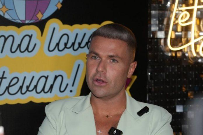 cecin-frizer-hitno-skinuo-ovu-pevacicu-sa-spiska-gostiju!-drama-pred-rodendan,-sve-je-puklo-neposredno-pred-gala-proslavu!