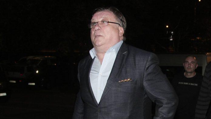 evo-zbog-cega-se-niko-od-poznatih-nije-pojavio-na-pomenu-halidu-beslicu,-dino-otkrio:-“nismo-hteli-da-pravimo-pompu”