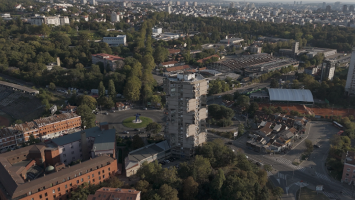 ovo-je-jedna-od-najneobicnijih-zgrada-u-beogradu-ima-17-spratova,-a-njen-cudan-oblik-nije-slucajan,-evo-zasto-je-bas-takva-kakva-jeste