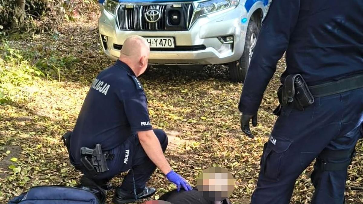 (foto)-macetom-sekao-vrsnjake-i-nastavnike-u-skoli!-ucenici-se-zabarikadirali-u-ucionici,-u-rancu-tinejdzera-nadena-i-bomba-koja-je-bila-pred-aktiviranjem:-devet-osoba-ranjeno (foto)-macetom-sekao-vrsnjake-i-nastavnike-u-skoli!-ucenici-se-zabarikadirali-u-ucionici,-u-rancu-tinejdzera-nadena-i-bomba-koja-je-bila-pred-aktiviranjem:-devet-osoba-ranjeno