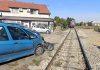 NESVAKIDAŠNJA NEZGODA U LOZNICI: Voz zakačio parkirani automobil, saobraćaj bio u prekidu nesvakidasnja-nezgoda-u-loznici:-voz-zakacio-parkirani-automobil,-saobracaj-bio-u-prekidu
