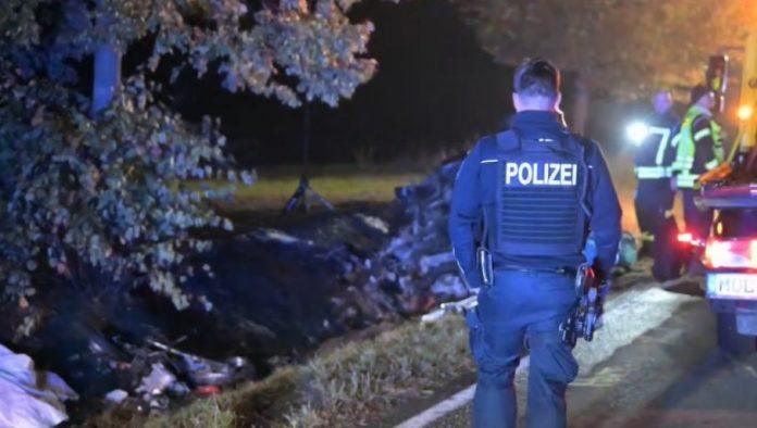ugasena-4-mlada-zivota:-jeziva-saobracajna-nesreca-u-nemackoj,-vozac-preticao-kolonu,-pa-pokosio-decu-na-mopedima-(foto/video)