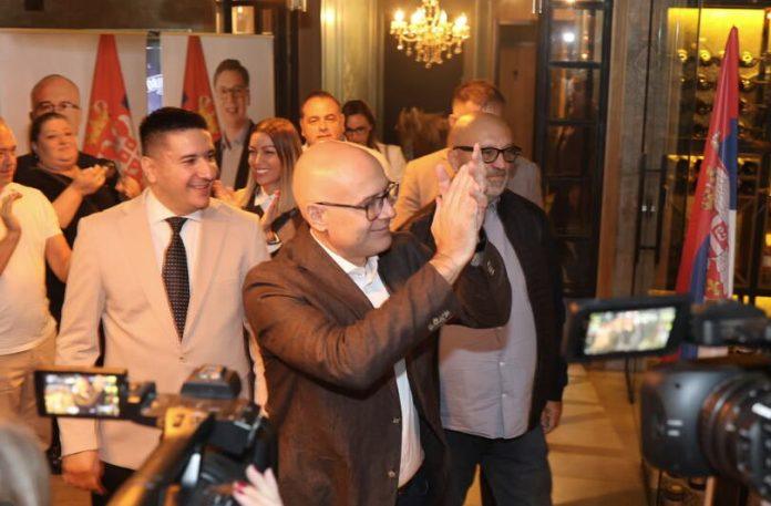 vucevic-razgovarao-s-gradanima-novog-sada:-niko-nece-moci-da-zabrani-skup-u-novom-sadu,-bice-najveci-u-istoriji-grada