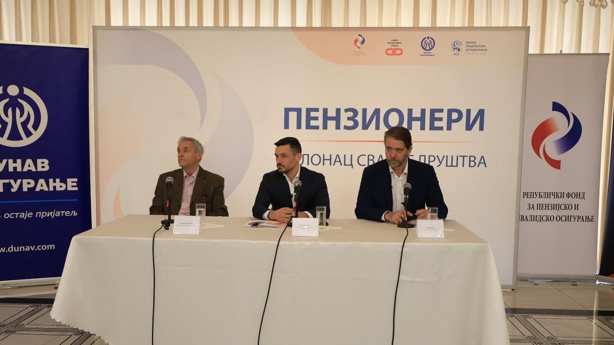 vise-od-600-penzionera-na-tribini-u-kragujevcu-dasic-porucio-da-briga-o-najstarijima-ostaje-obaveza-grada-(foto) vise-od-600-penzionera-na-tribini-u-kragujevcu-dasic-porucio-da-briga-o-najstarijima-ostaje-obaveza-grada-(foto)