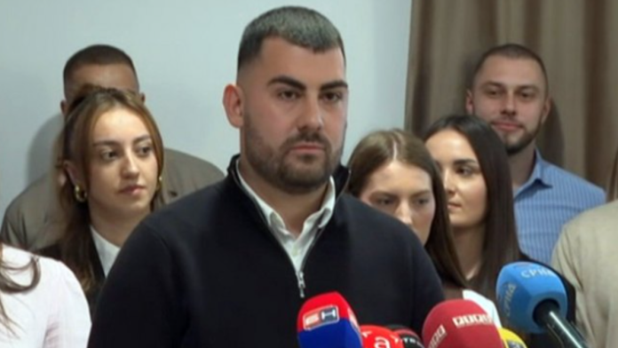 (video)-“izneverili-su-nas,-osecamo-se-izdano”-studenti-iz-republike-srpske-hitno-reagovali-zbog-izjava-jove-bakica-sa-studentske-liste-i-parola-sa-studentskog-skupa-u-novom-pazaru