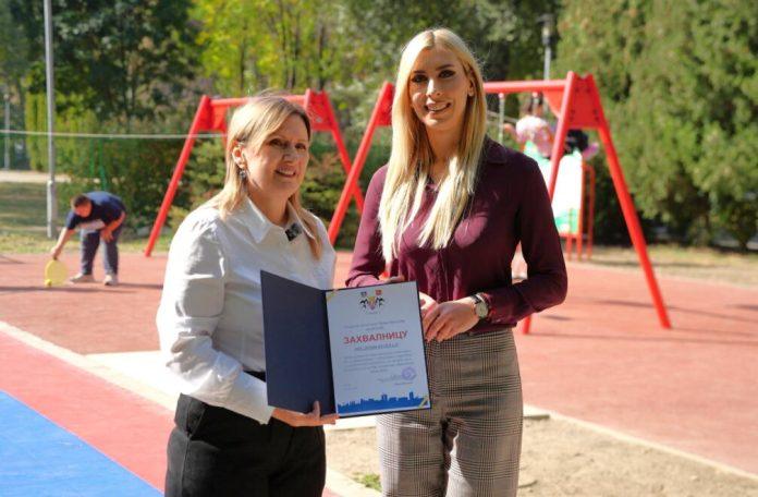 nove-sprave-za-vezbanje-u-os-novi-beograd:-daci-dobili-trenazni-bicikl,-traku-za-trcanje-i-pakete-sa-sportskom-opremom