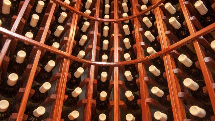 lopovi-iz-vinarije-u-italiji-odneli-30.000-boca-vrednih-5-miliona-evra