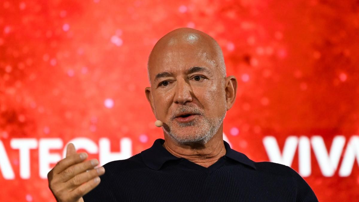 bezos-ponovo-drugi-najbogatiji-covek-sveta:-nova-procena-blue-origina-uvecala-mu-bogatstvo-za-87-milijardi-dolara bezos-ponovo-drugi-najbogatiji-covek-sveta:-nova-procena-blue-origina-uvecala-mu-bogatstvo-za-87-milijardi-dolara