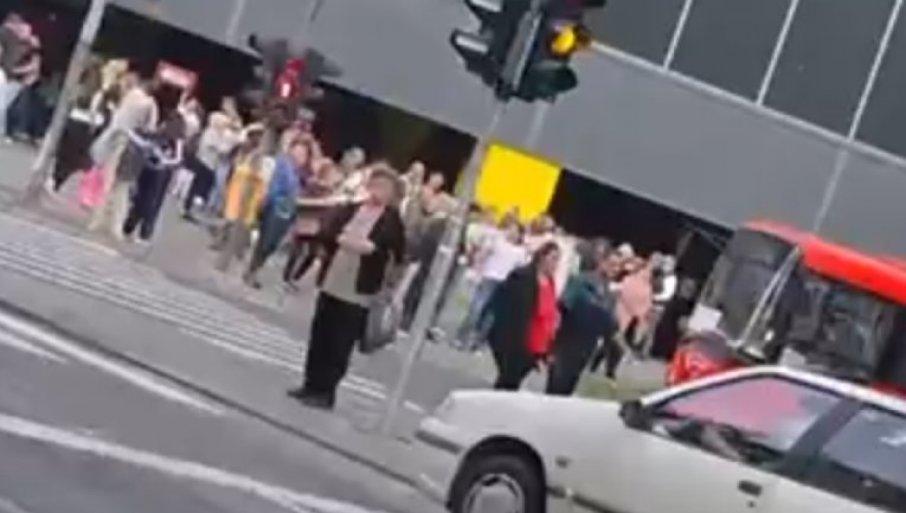 saka-jada!-desetak-blokadera-pokusalo-da-blokira-kragujevac,-malo-je-reci-da-im-nije-uspelo! saka-jada!-desetak-blokadera-pokusalo-da-blokira-kragujevac,-malo-je-reci-da-im-nije-uspelo!