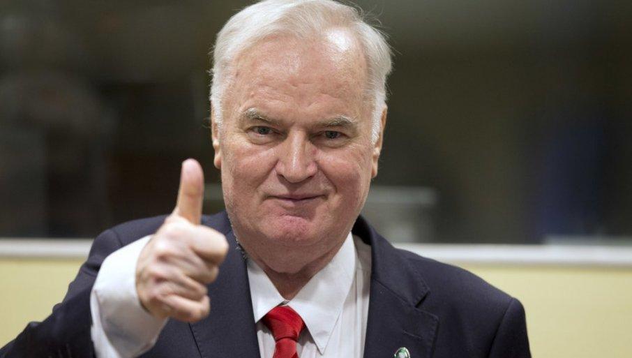 “pa-zar-nije?”-blokaderku-pitali-da-li-je-ratko-mladic-zlocinac,-ona-pitanjem-natrag-potvrdila-koliko-mrze-sve-srpsko “pa-zar-nije?”-blokaderku-pitali-da-li-je-ratko-mladic-zlocinac,-ona-pitanjem-natrag-potvrdila-koliko-mrze-sve-srpsko