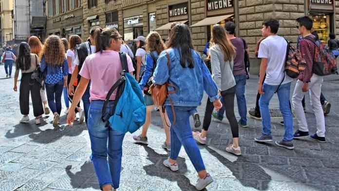 ma-najbolje-da-otvorimo-biracko-mesto-za-svakog-ko-ide-u-soping-u-italiju!-prave-zaveru-od-skolskih-ekskurzija-u-oktobru-van-zemlje-(video)