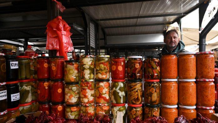 karavan-zimnice-i-bum-market-danas-i-sutra-u-zemunu-najbolji-ajvar,-med,-dzem,-ali-i-unikatni-suveniri-na-tezgama