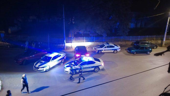 policija-u-vranju-pokusala-da-zaustavi-kola-koja-su-vozili-maloletnici,-a-onda-je-usledio-haos!-sumnjalo-se-da-imaju-pistolj,-zakucali-se-i-u-policijski-auto!-(foto)