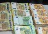 POKUŠAO DA PRENESE 220.000 EVRA PREKO GRANICE Policija pretresla “golf 7” na graničnom prelazu Špiljani, pa u fabričkim šupljinama našla GOMILU DEVIZA (FOTO) pokusao-da-prenese-220.000-evra-preko-granice-policija-pretresla-“golf-7”-na-granicnom-prelazu-spiljani,-pa-u-fabrickim-supljinama-nasla-gomilu-deviza-(foto)