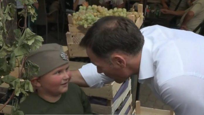 sinisa-mali-na-oplenackoj-berbi:-proba,-kupuje-i-razgovara-sa-gradanima