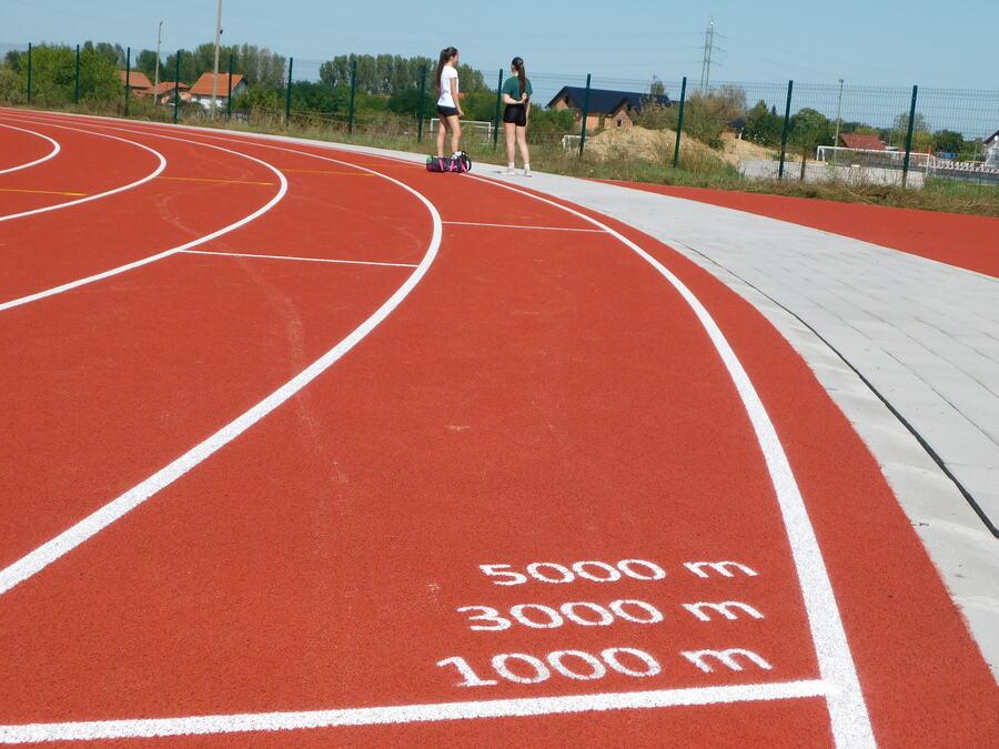 sledi-parterno-uredenje-raste-atletski-stadion-na-lagatoru-(foto) sledi-parterno-uredenje-raste-atletski-stadion-na-lagatoru-(foto)