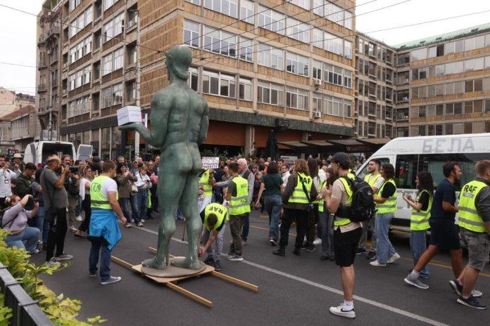 prizeljkivani-trijumf-ostao-samo-u-nazivu-liste!-studenti-ne-pobeduju!-nijedno-istrazivanje-ne-daje-prednost-studentskoj-listi,-nikad-nisu-ni-bili-u-prednosti!