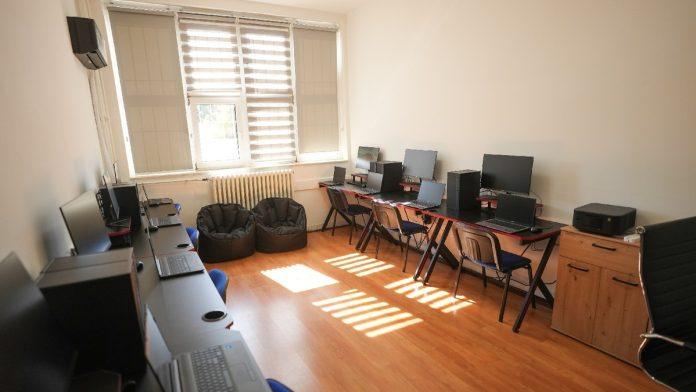 vrata-u-svet-novih-mogucnosti:-fondacija-mozzart-obnovila-kabinet-specijalne-skole-“bubanj”-u-nisu
