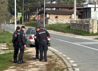POSVAĐAO SE SA ROĐAKOM, PA POBEGAO Policija ga ubrzo pronašla, pa u automobilu zatekla PIŠTOLJ pun METAKA: Uhapšena dvojica muškaraca u Žabljaku posvadao-se-sa-rodakom,-pa-pobegao-policija-ga-ubrzo-pronasla,-pa-u-automobilu-zatekla-pistolj-pun-metaka:-uhapsena-dvojica-muskaraca-u-zabljaku