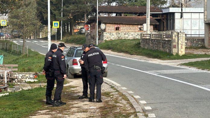 posvadao-se-sa-rodakom,-pa-pobegao-policija-ga-ubrzo-pronasla,-pa-u-automobilu-zatekla-pistolj-pun-metaka:-uhapsena-dvojica-muskaraca-u-zabljaku