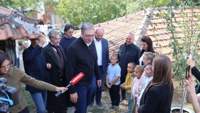 briga-o-ljudima-je-nesto-od-najveceg-znacaja-vucic:-nasi-protivnici-se-tuku-oko-zastava,-mikrofona,-dok-nasi-ljudi-idu-od-vrata-do-vrata
