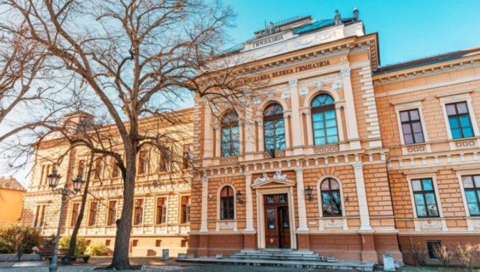 ponovo-u-klupama:-ucenici-jovine-gimnazije-u-ns-od-danas-nastavu-pohadaju-u-zgradi-gimnazije