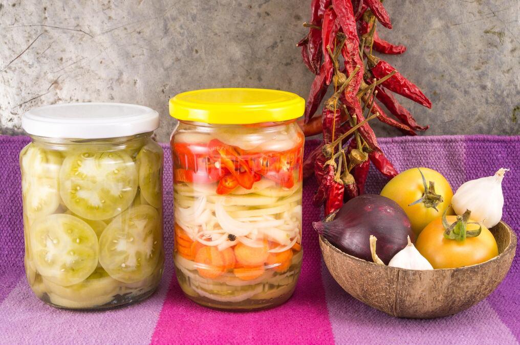 ajvar-i-kiseli-kupus-vise-nisu-jedini-hit!-ljudi-prave-zimnicu-od-kivija-i-banana,-a-neke-kombinacije-zvuce-potpuno-neverovatno ajvar-i-kiseli-kupus-vise-nisu-jedini-hit!-ljudi-prave-zimnicu-od-kivija-i-banana,-a-neke-kombinacije-zvuce-potpuno-neverovatno