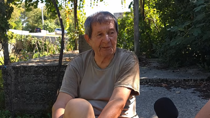 “bio-sam-gladan,-jeo-sam-travu”-drago-je-zbog-siromastva-poceo-da-plovi-svetskim-morima-i-zaradio-bogatstvo-–-a-onda-se-vratio-kuci-i…-(video)
