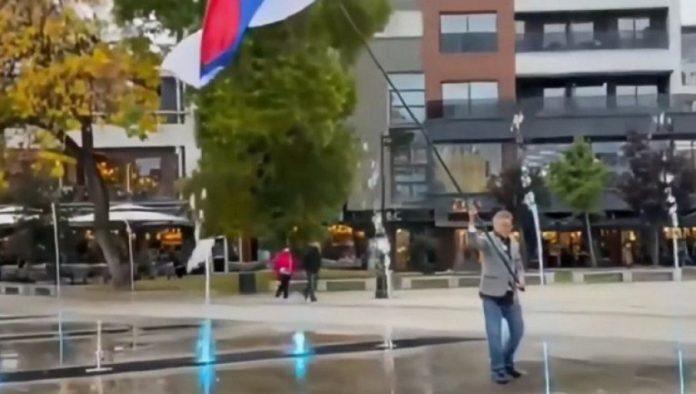 „ozbiljnost“-nova-blokaderska-predstava:-obecavaju-ozbiljnu-drzavu,-a-javnosti-nude-prizore-iz-fontane-i-teturanje-po-kisi-(video)