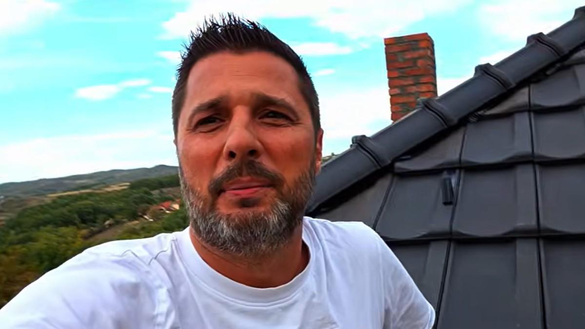 “za-ovo-vam-trebaju-ogromne-pare”-marko-i-luna-kupili-kucu-na-selu-–-on-se-popeo-na-krov-i-pokazao-u-kojoj-su-fazi-radovi:-“hvala-bogu-sve-ide-po-planu” “za-ovo-vam-trebaju-ogromne-pare”-marko-i-luna-kupili-kucu-na-selu-–-on-se-popeo-na-krov-i-pokazao-u-kojoj-su-fazi-radovi:-“hvala-bogu-sve-ide-po-planu”