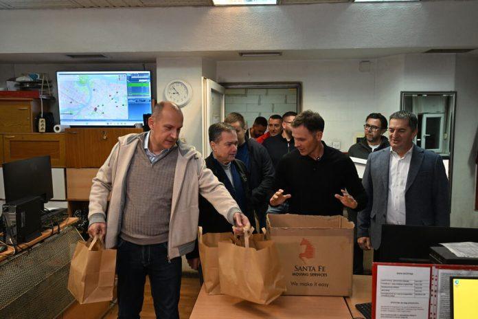 “kada-imate-zdravlje,-imate-sve”-mali-i-loncar-obisli-zaposlene-u-hitnoj-pomoci:-za-7-8-dana-bice-otvoren-novi-objekat-od-oko-8.000-kvadrata-(foto)